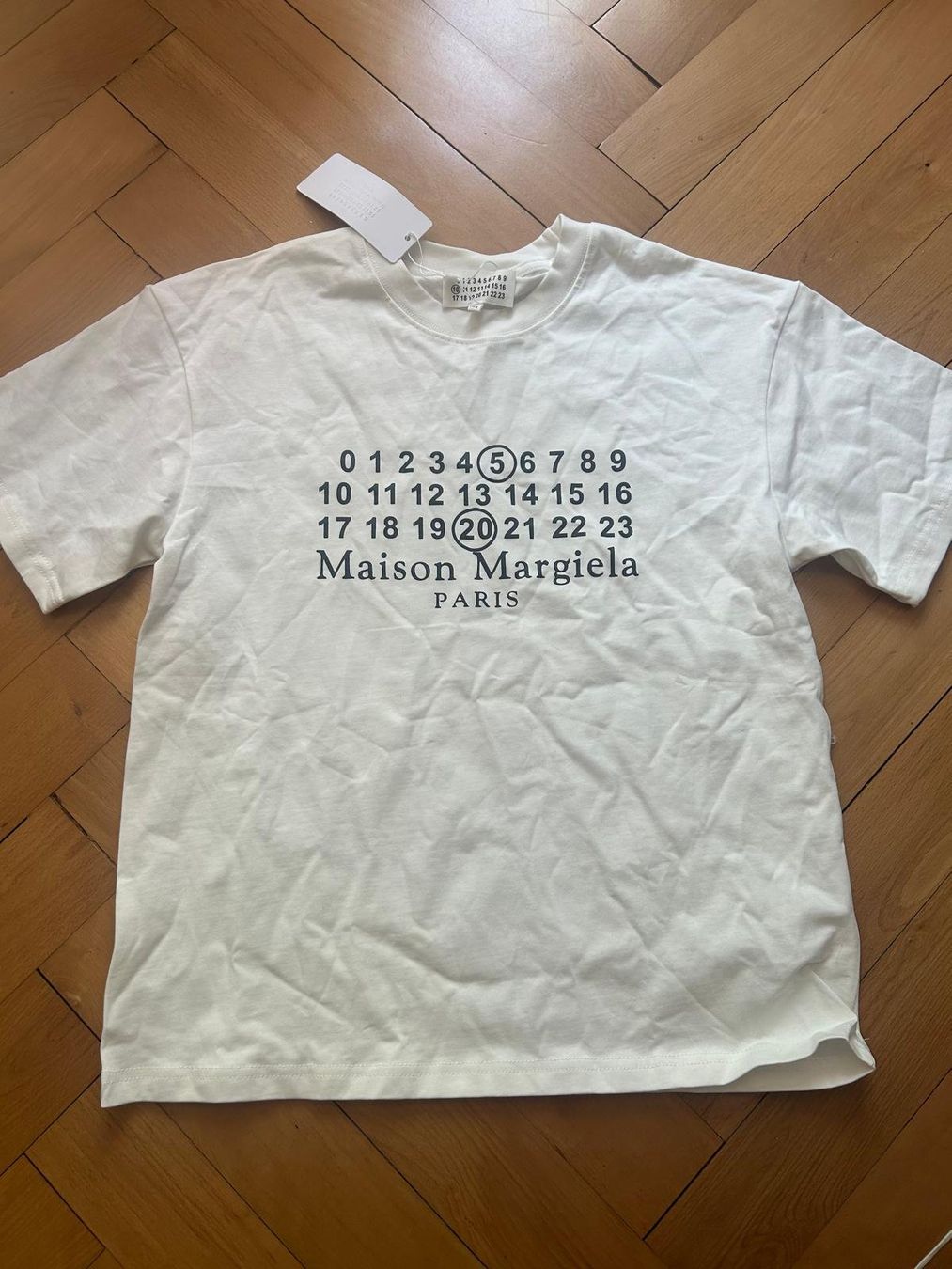 T-shirt: Weisses T-Shirt – Nuovo (secondo la descrizione) da Bern venduto da ndi_p22y