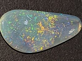 Schöner australischer Kristall Opal, aus Lightning Ridge