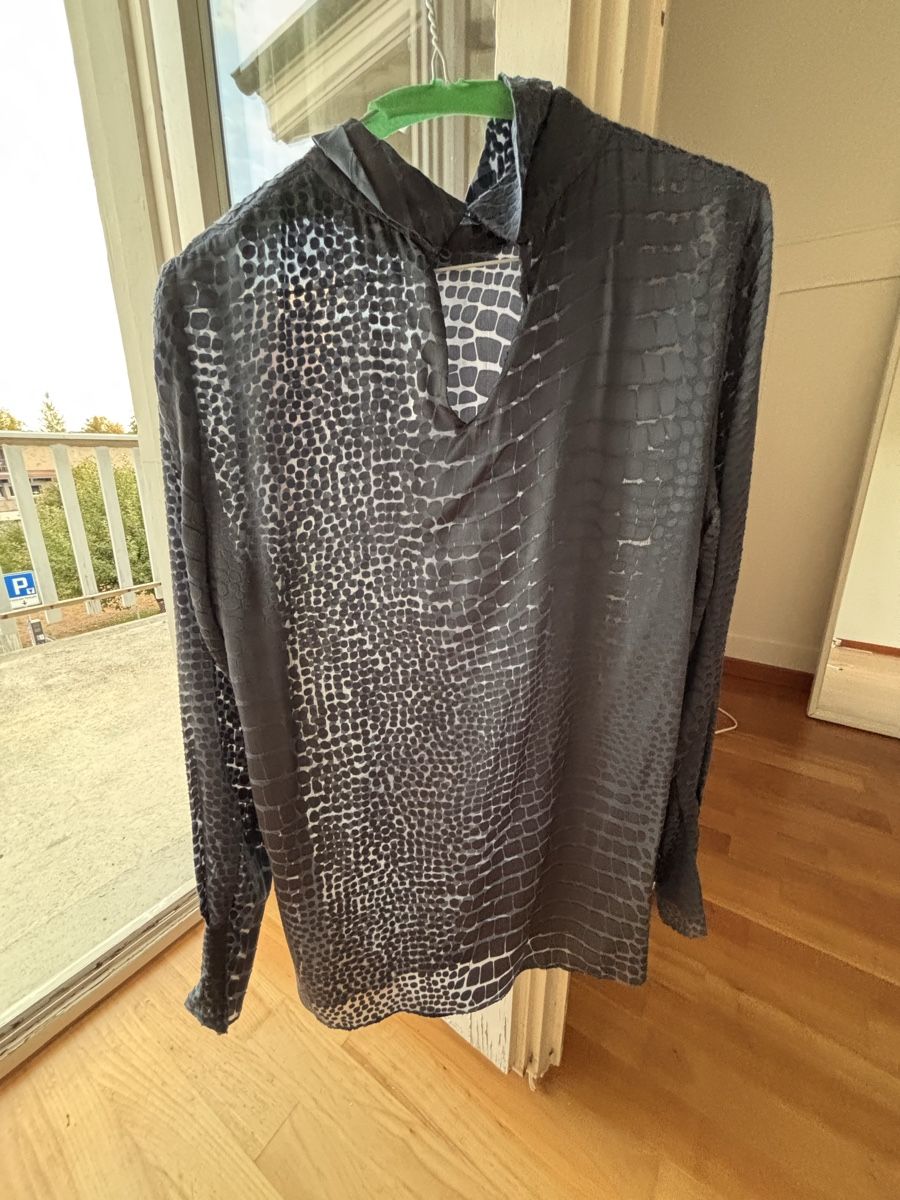 Camicette: Reiss Silk blouse dove blue  – Nuovo (secondo la descrizione) da Wetzikon ZH venduto da joh_5g28 2
