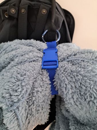 Praktischer Jackenhalter für Rucksack-und Taschen Farbe Rosa