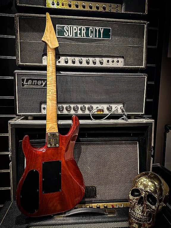 Strumenti musicali: Sthac Virtuoso S1 deluxe  super start – Usato da Montreux venduto da Alligator-AMPS 3