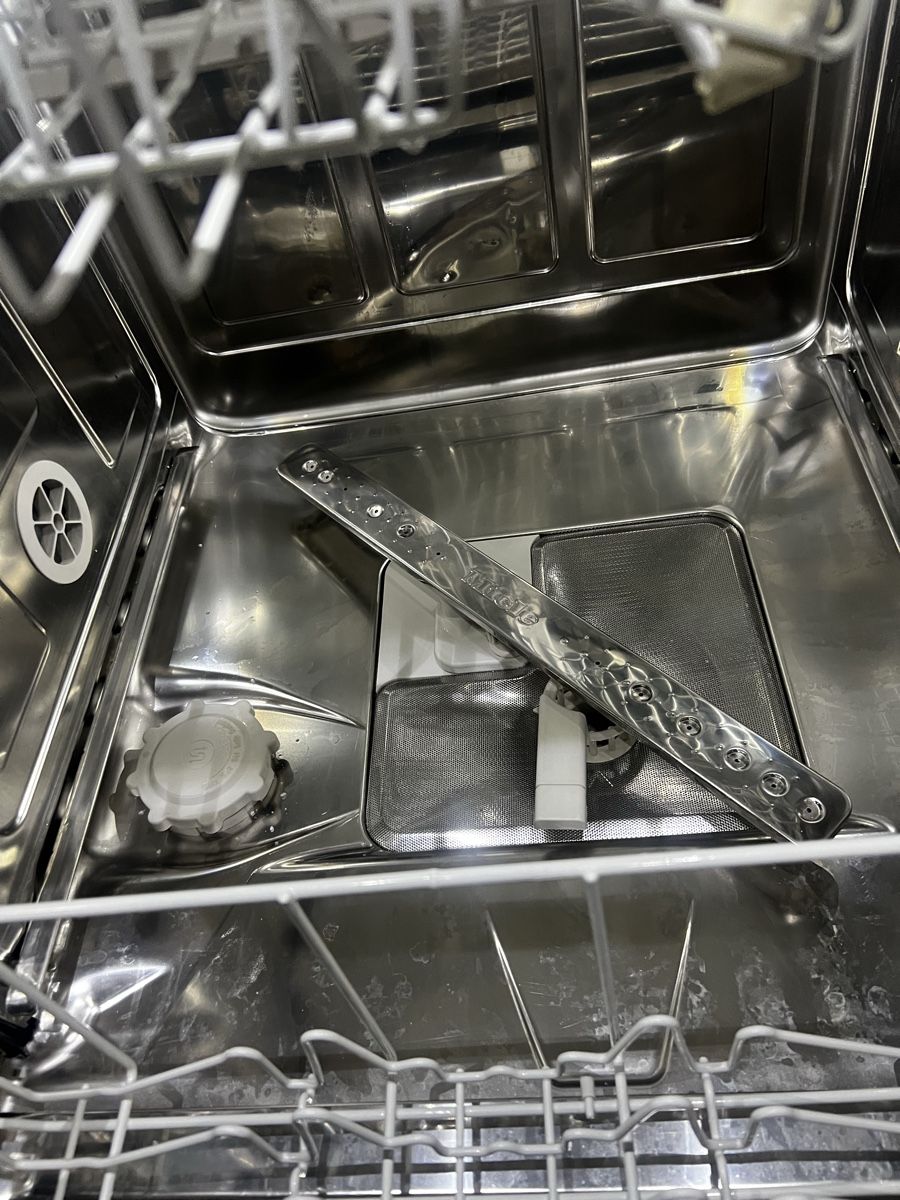 Miele Lavastoviglie: Miele Spülmaschine 55cm – Usato da Trasadingen venduto da Kaffee.mann 2
