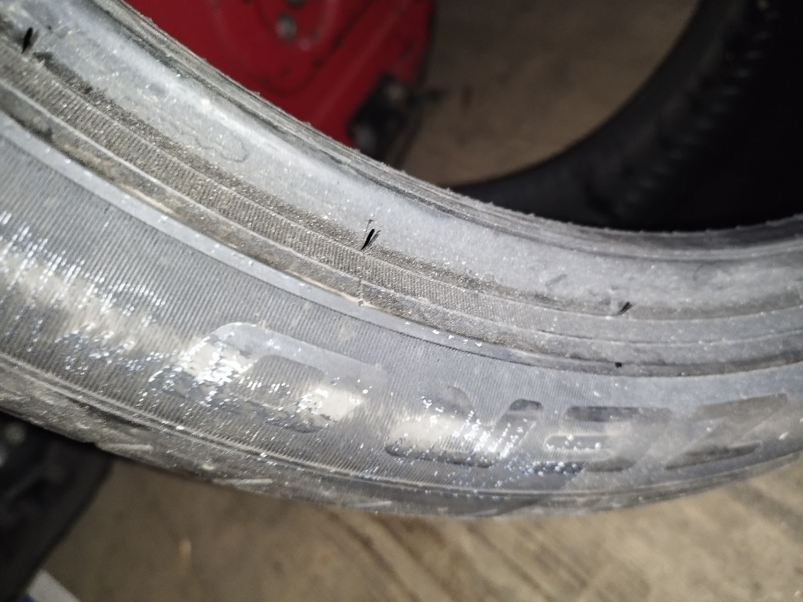 Pneus & Roues: 2 pneus Pirelli 275/35-20 – D'occasion à asuel par bressaucourt 3