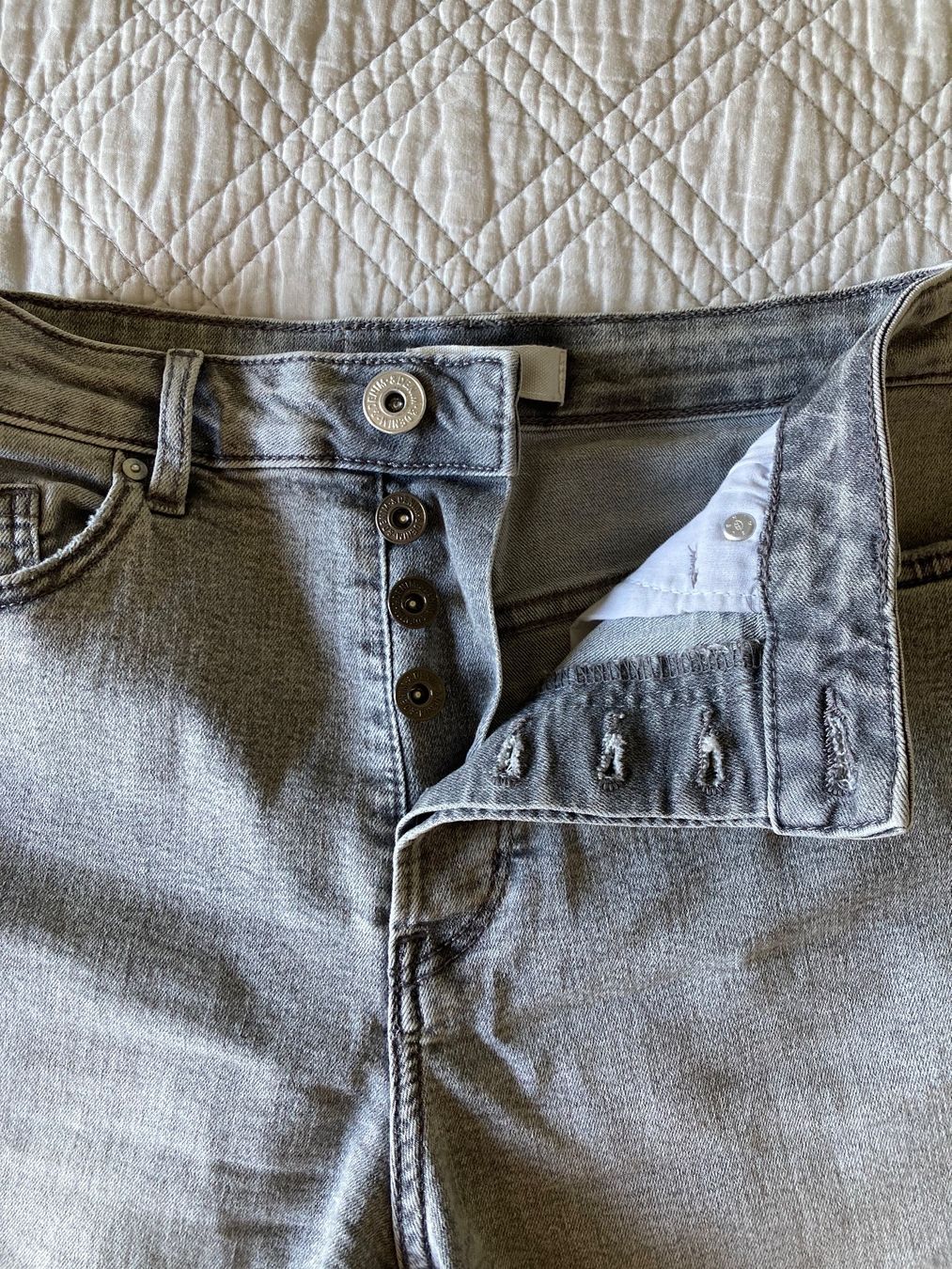 H&M Jeans: Short en jeans gris, taille 36 – Neu (gemäss Beschreibung) aus Lausanne von shabnam.t 1