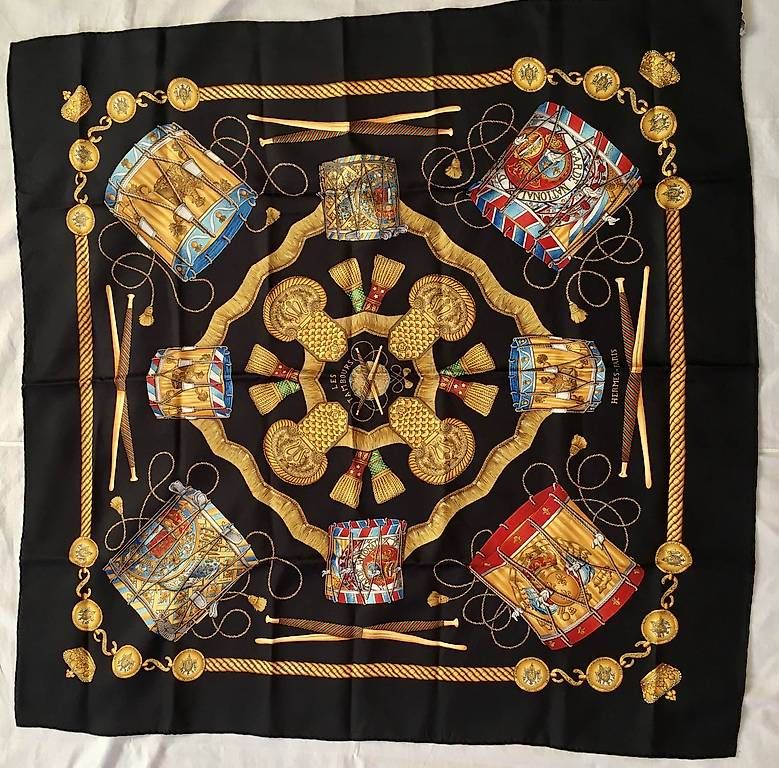 Foulard & Sciarpe: A vendre carré de soie Hermès vintage  – Usato da Montreux venduto da flo_j5cb