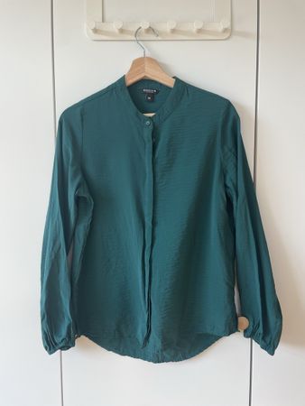 Schlichte, grüne Bluse von Manguun, Gr. 38
