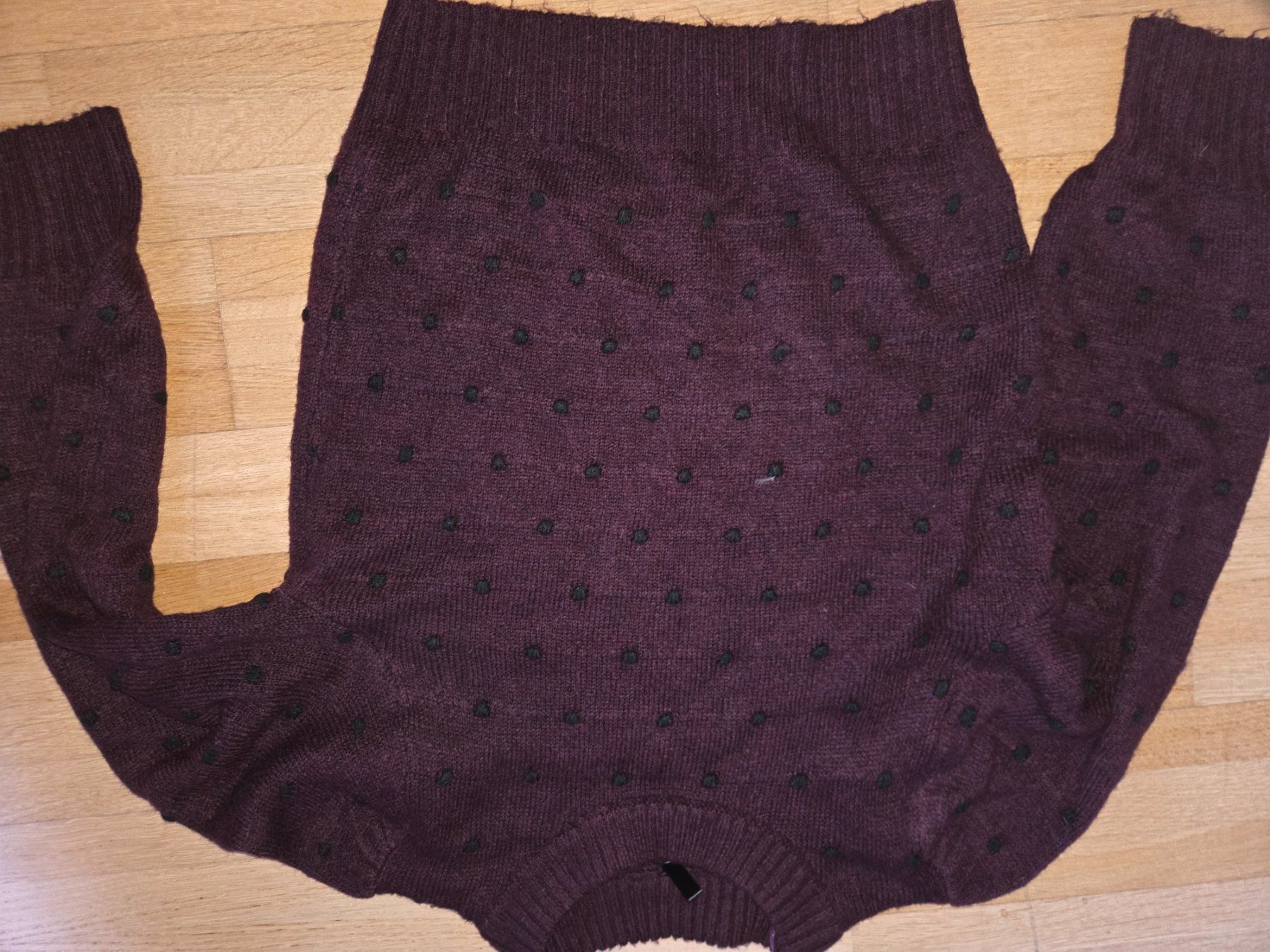 Maglioni & Felpe: Winter-Pullover viollet, schware Punkte, Grösse M, neuwertig – Nuovo e nell'imballaggio originale da Dällikon venduto da sar_ds78