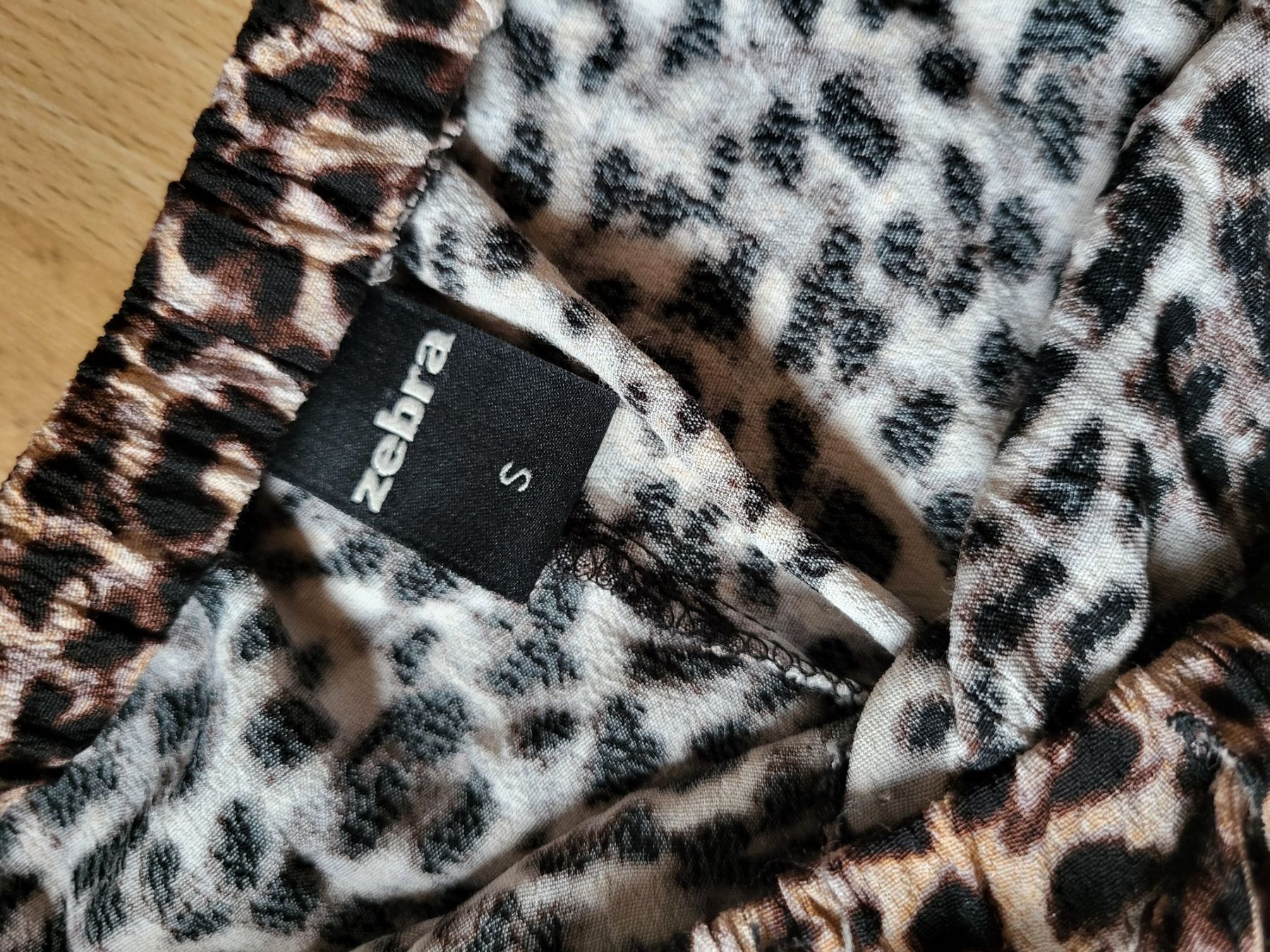 Pantalons: Stoffhose mit Leomuster – D'occasion à Eggiwil par kariiina 3
