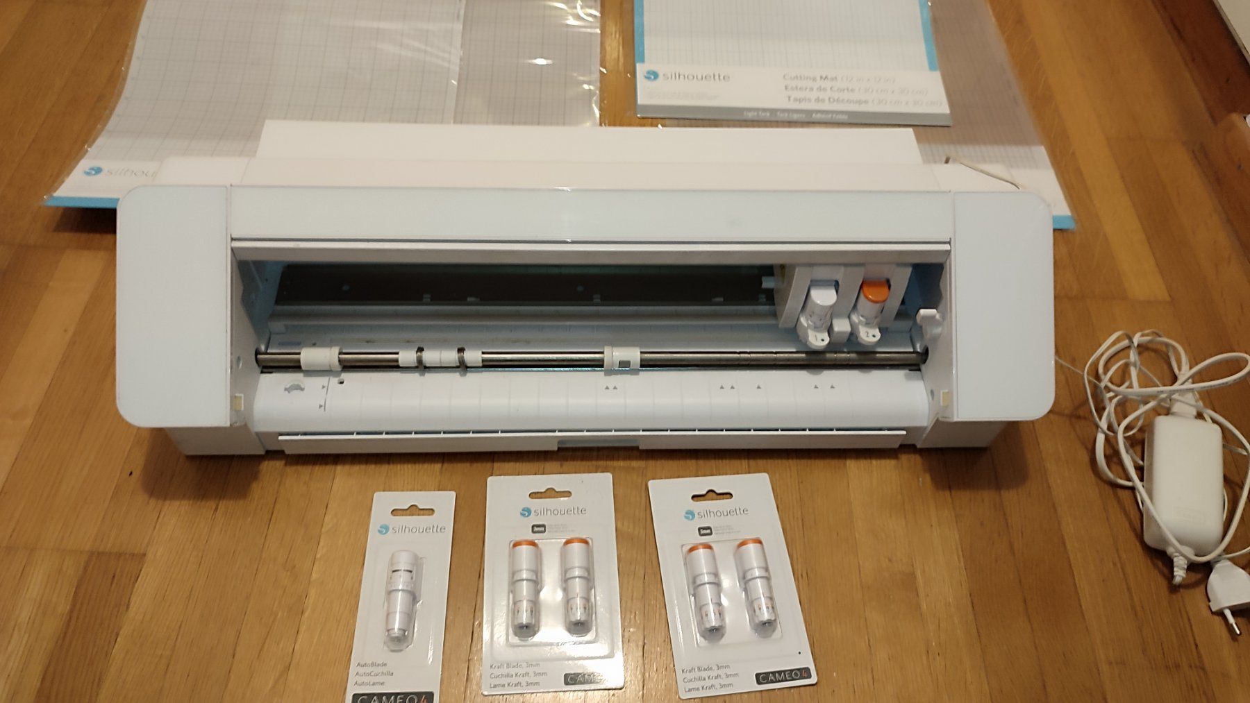 Cameo Tutte le macchine: Schneideplotter Silhouette Cameo 4 Plus mit viel Zubehör – Usato da Zollikon venduto da Tumult 8