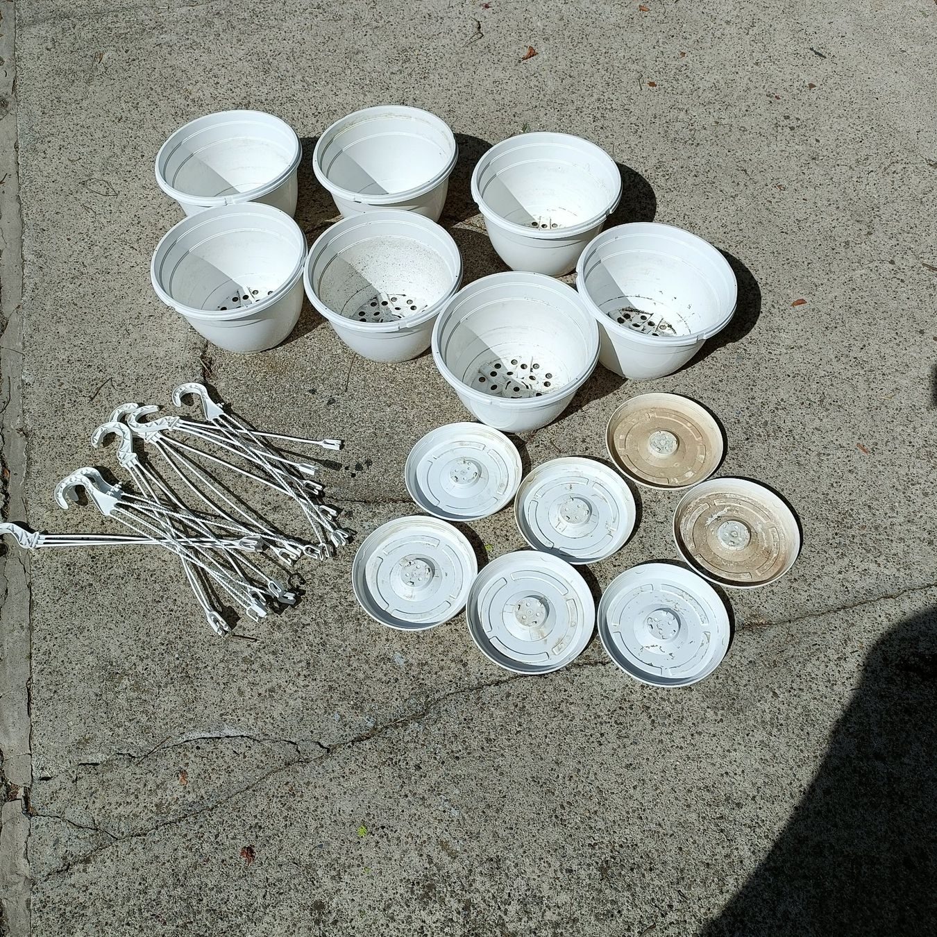 Pots de fleurs: 7 Ampel / Hänge Blumentöpfe – D'occasion à Sitterdorf par imsis