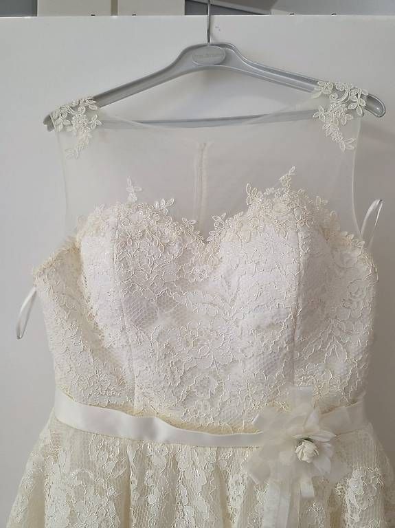 Vestiti: Hochzeitskleid  – Usato da Luzern venduto da mos_vvy7 4