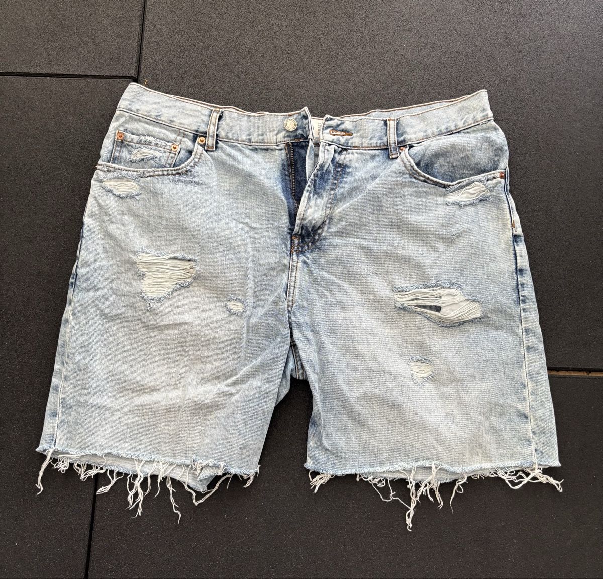 Pull&Bear Pantaloni: PULL&BEAR Denim Shorts, 46 – Usato da Niederwangen BE venduto da V.Fernandes