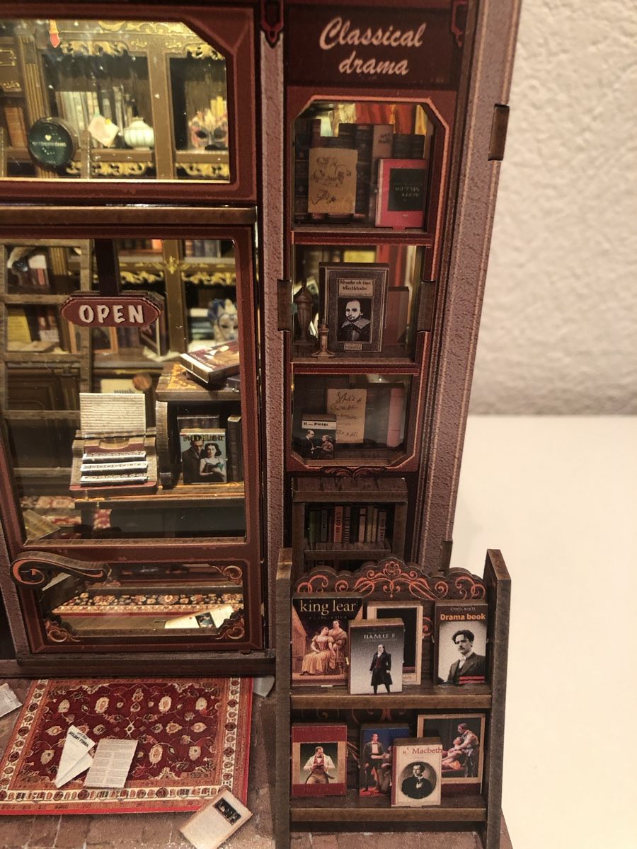 Tutte le decorazioni: The Drama Bookshop - Book Nook – Usato da Zollikofen venduto da DelNero 2