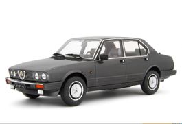 Alfa Romeo Alfetta 2.0 Quadrifoglio 1/18 LAUDORACING LM171B
