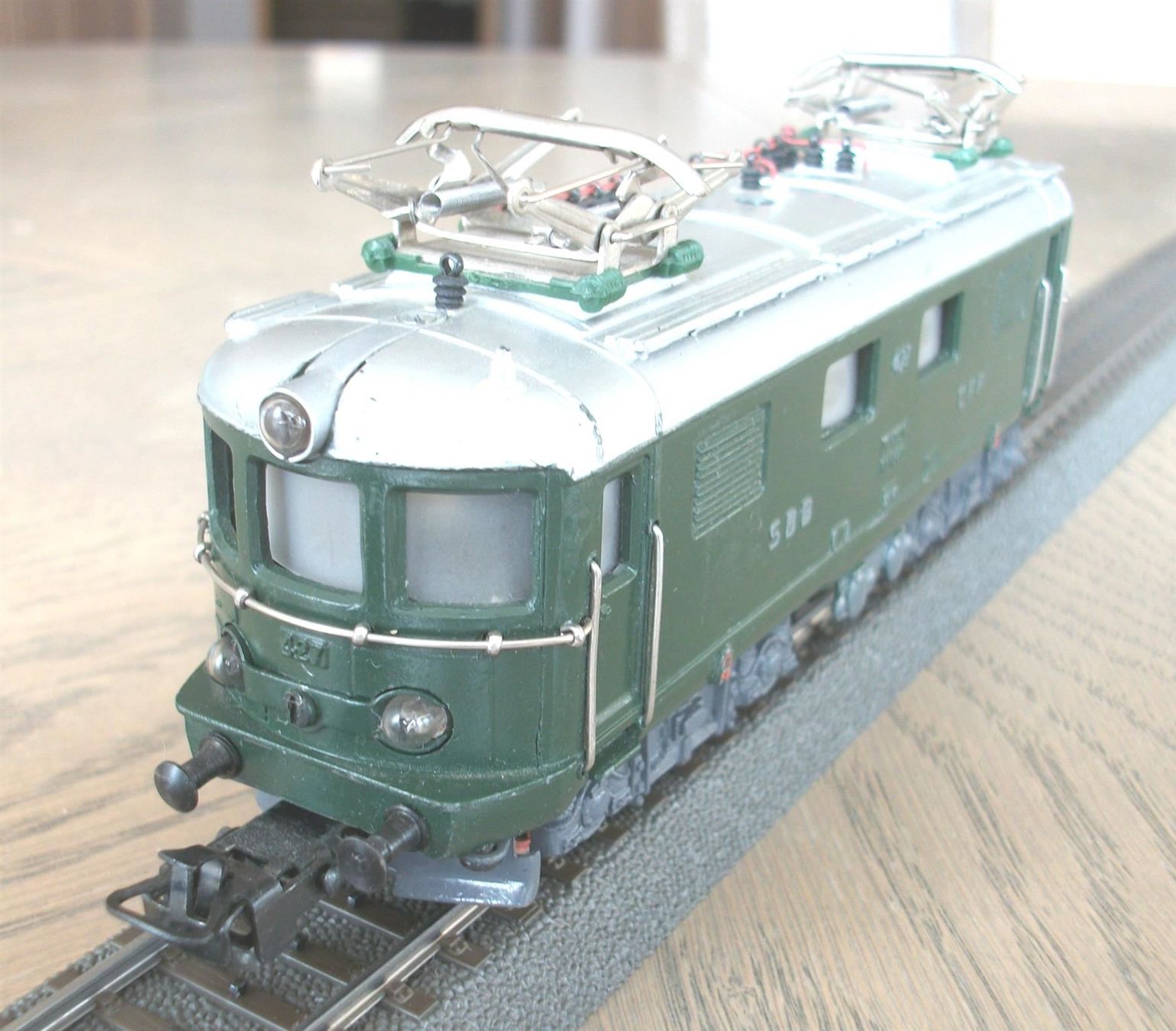 Märklin Modellini di ferrovie: SBB-E-Lok Re 4/4', grün, analog 3014 – Usato da St. Moritz venduto da Manu7500 1