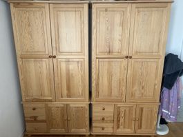 2 Holzschränke im Landhausstil – viel Stauraum