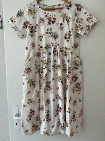 Wunderschönes Baumwollkleid mit Blumenmuster