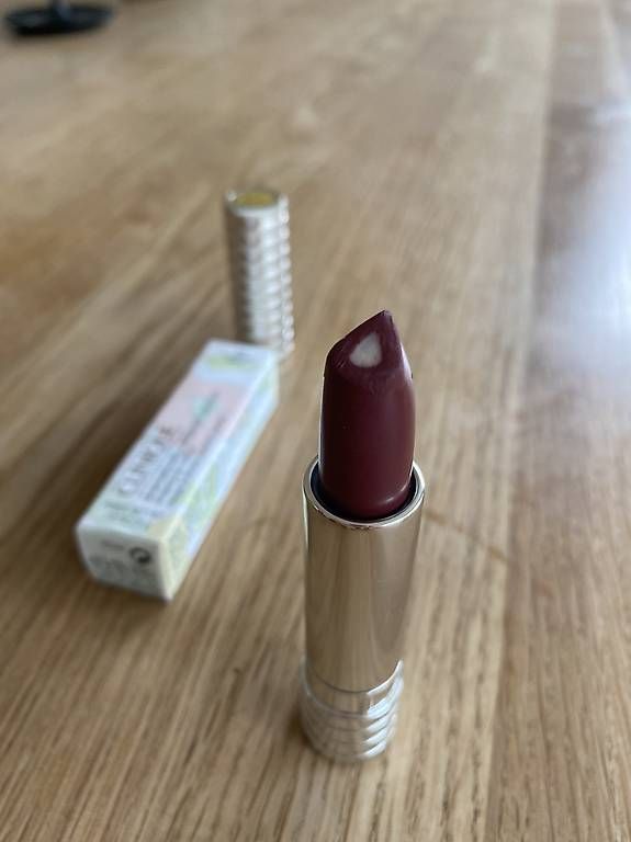 Clinique Make-up: CLINIQUE Dramatically Different Lipstick – Usato da Horgen venduto da mel_h2pn 2