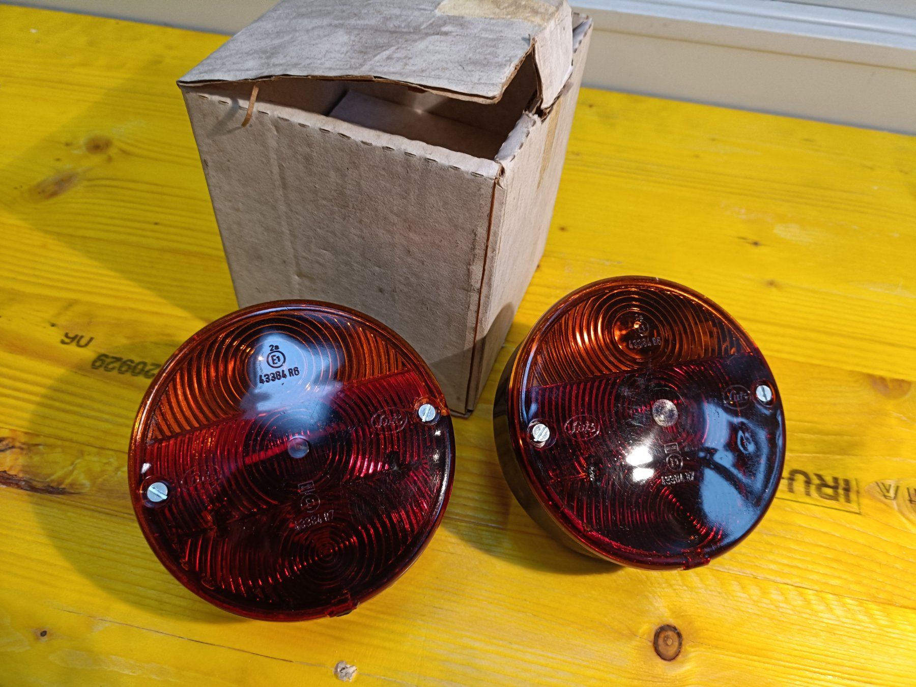 Tutti pezzi di ricambio auto: Originale Oldtimer Rückleuchten Set Neu – Nuovo e nell'imballaggio originale da Hombrechtikon venduto da Unser_Hofer 3