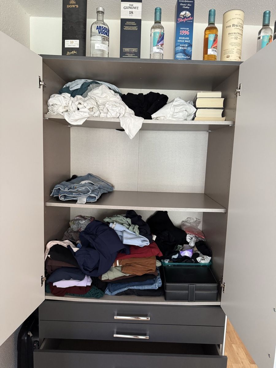 Armoires: Kleiderschrank – D'occasion à Bern par CheetahPaw 1