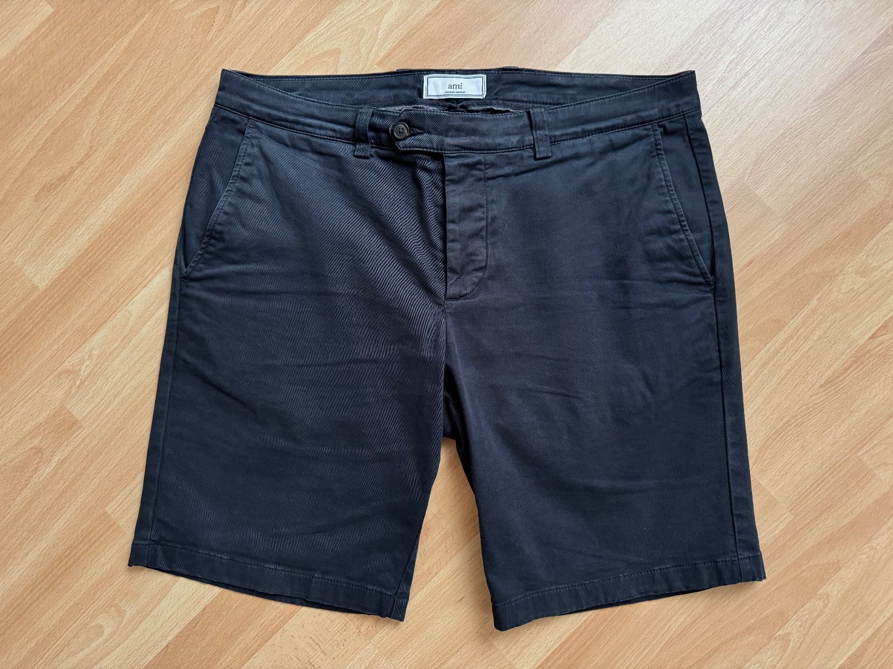 Pantaloni: Ami Paris Shorts Grösse M – Usato da Zürich venduto da cvds