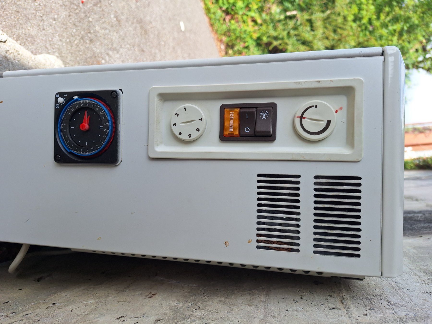 Radiatori: Älterer elektrischer Nachtspeicherofen – Usato da Oeschseite venduto da chrissygbr 1