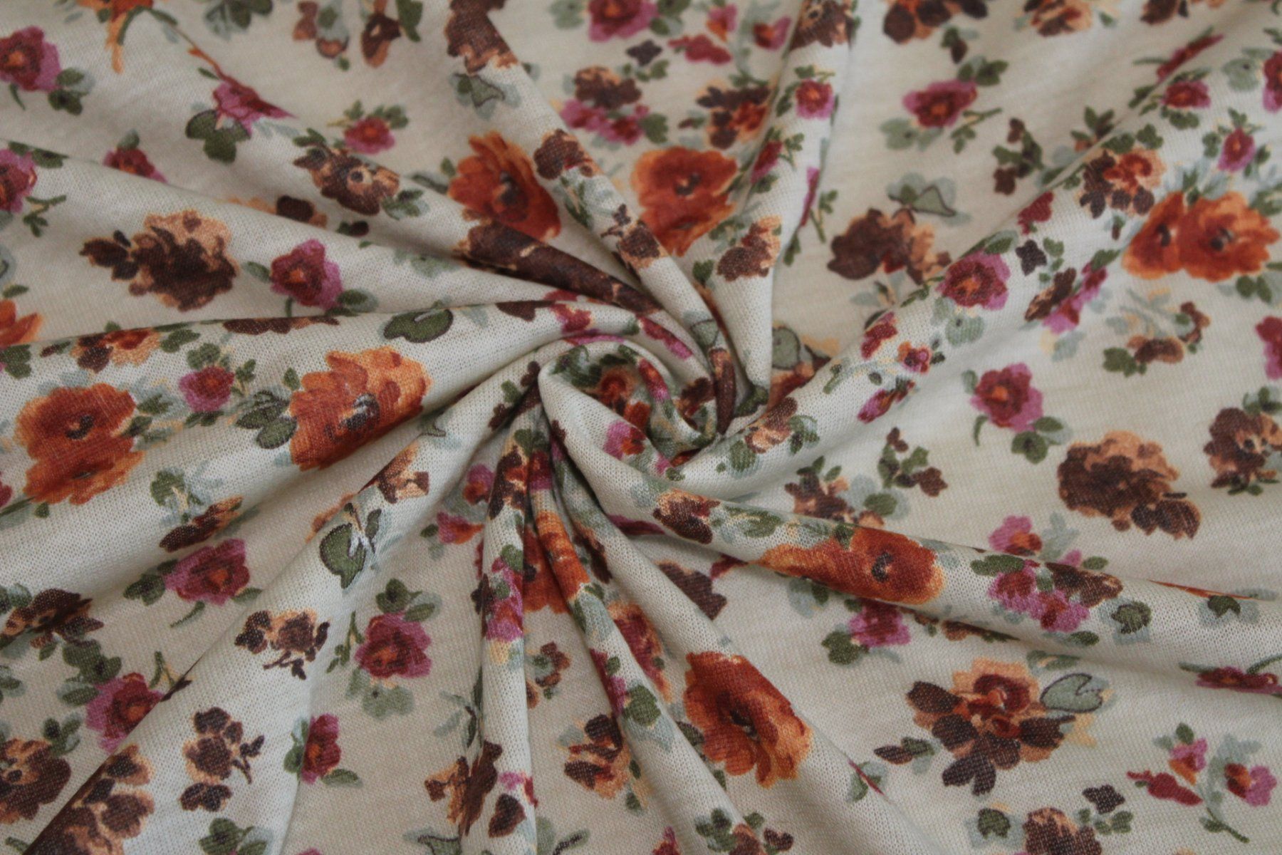 Tessuti: Stoff Viscosejersey h.beige/Blumen – Nuovo (secondo la descrizione) da Obfelden venduto da solomon111 1