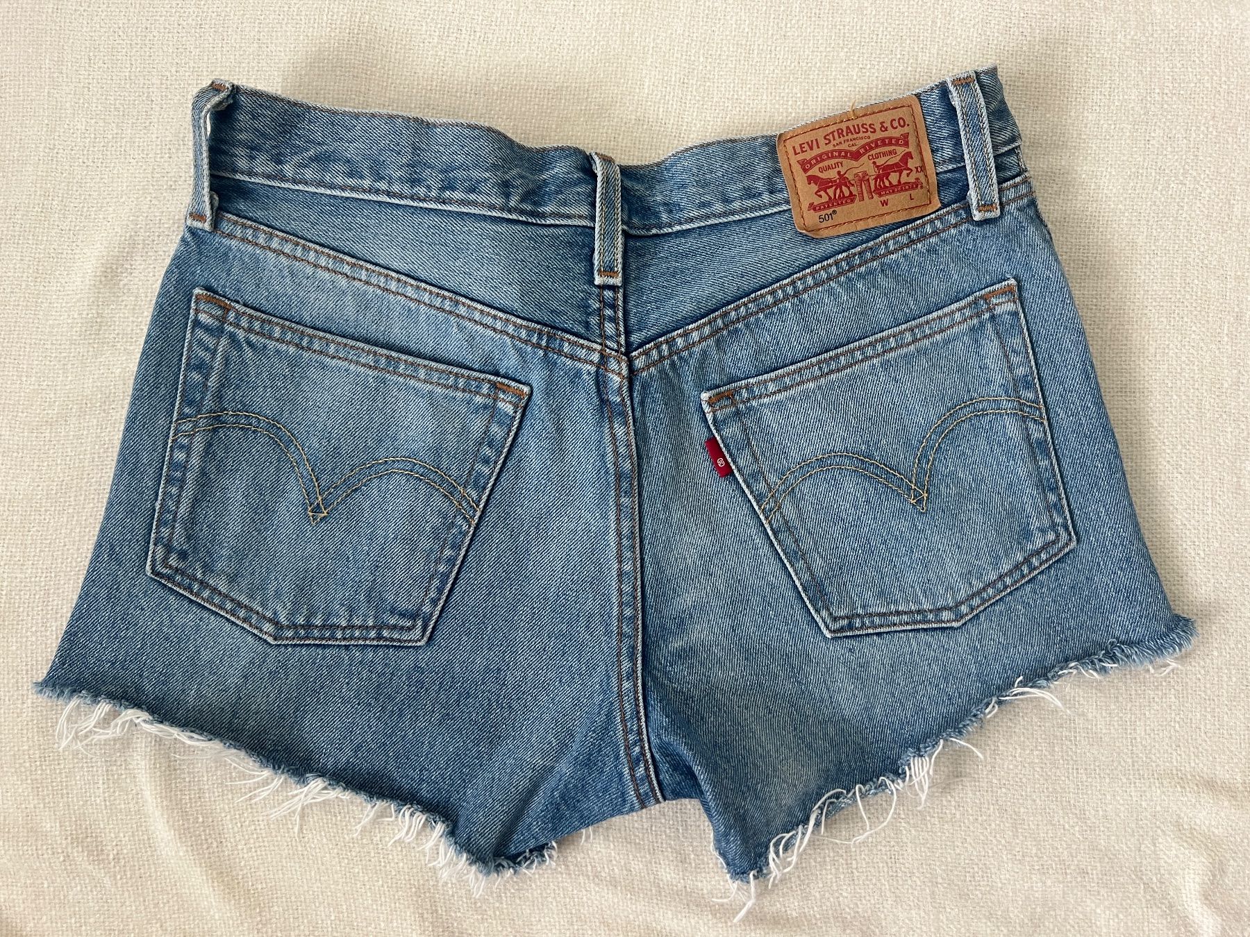 Levi's Jeans: Jeans Shorts Levi Strauss & Co, hell-blau, Grösse: 26 – Gebraucht aus Ebikon von jogger69 1