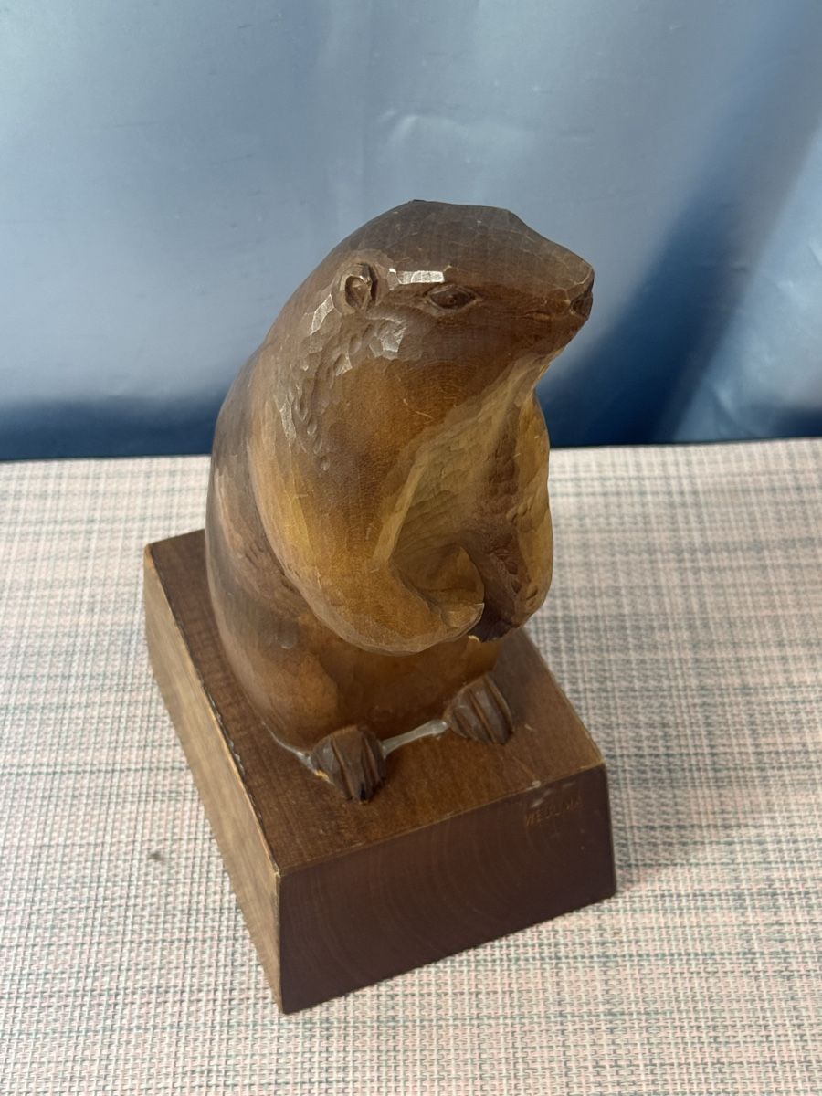 Skulpturen & Statuen: Brienzer Holzschnitzerei WEGUMA Murmeltier ca. 22 cm – Gebraucht aus Grenchen von swiss.antiques 2