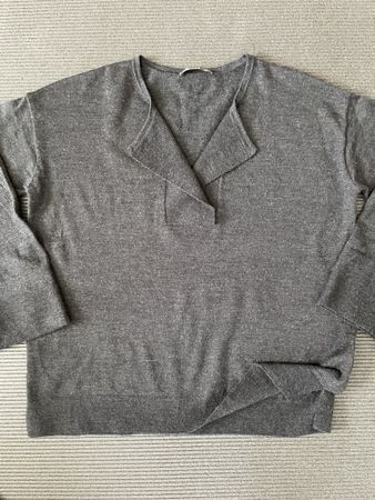 Pull NILE gris col en V coupe droite taille XS en laine