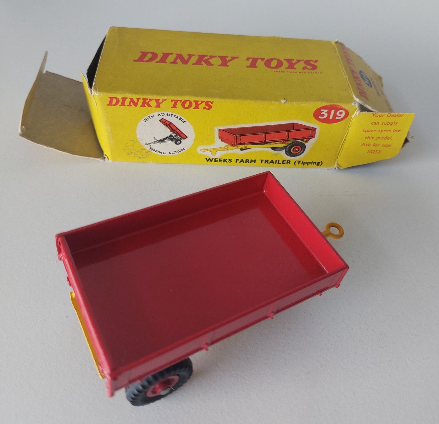 Dinky Toys Modellini d'auto: Dinky Toys 319 Anhänger Traktor – Usato da Schenkon venduto da Elbarto007 1