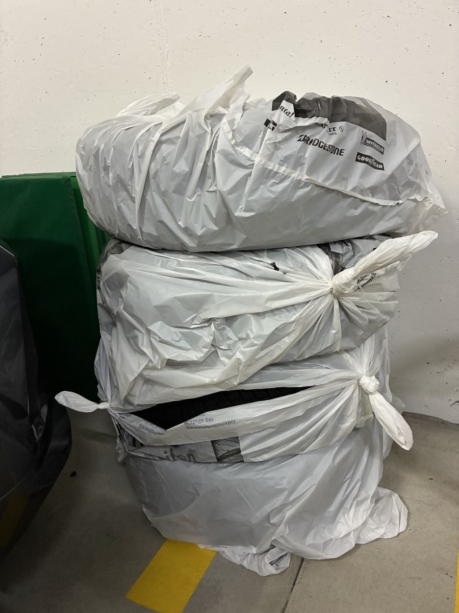 Gamaparts Cerchioni: Gamaparts Winterkomplettrad 215/60 R16 – Usato da Urdorf venduto da oli_5wnj 1