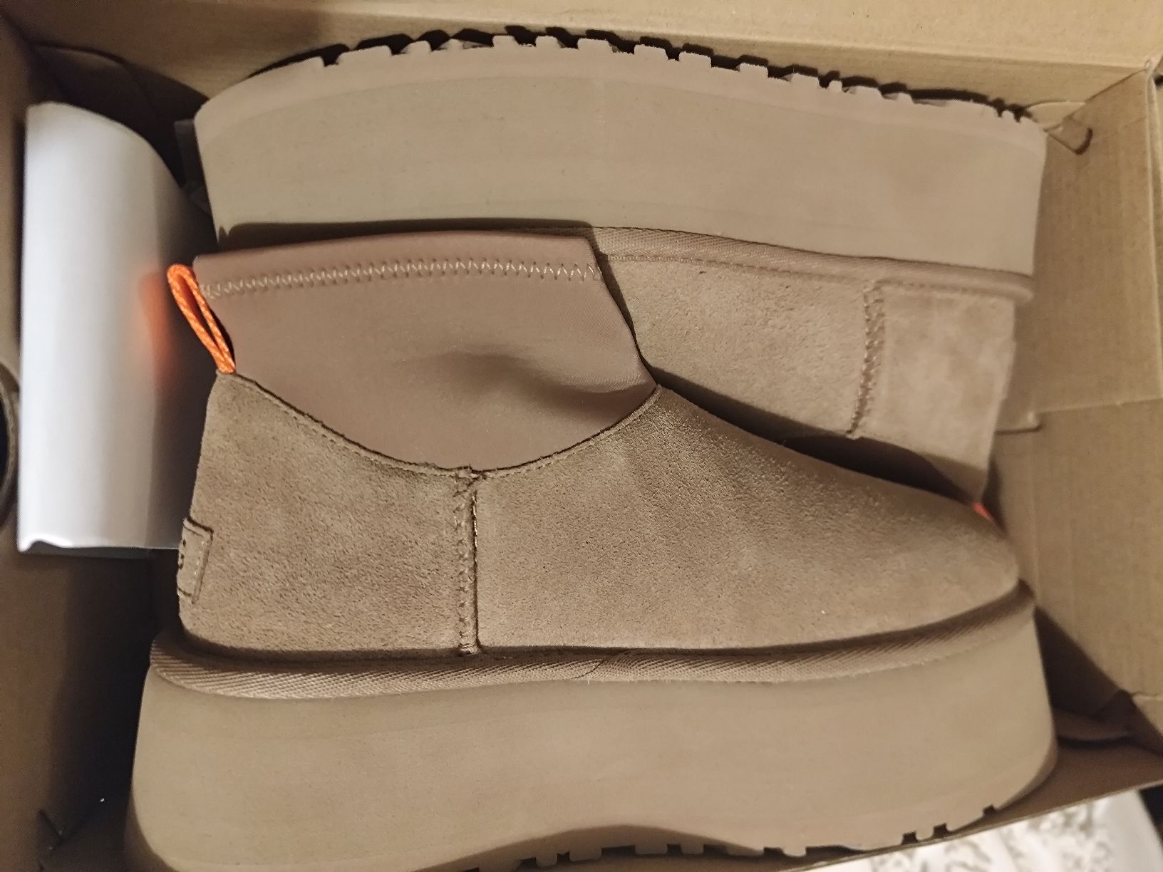 Ugg Scarpe da donna: Ugg classic mini dipper 37 – Nuovo (secondo la descrizione) da Thusis venduto da MV24