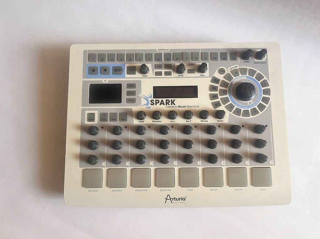 Instruments de musique: Arturia Spark Creative Drum Machine (Controller) – D'occasion à Zürich par Madshock