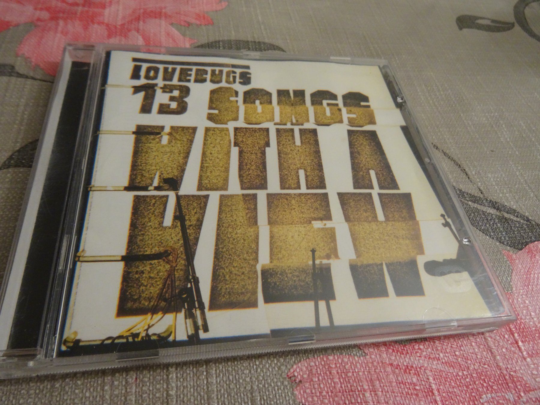 CD: Lovebugs - 13 Songs With A View - CD – Usato da Olten venduto da Disc-Ausverkauf