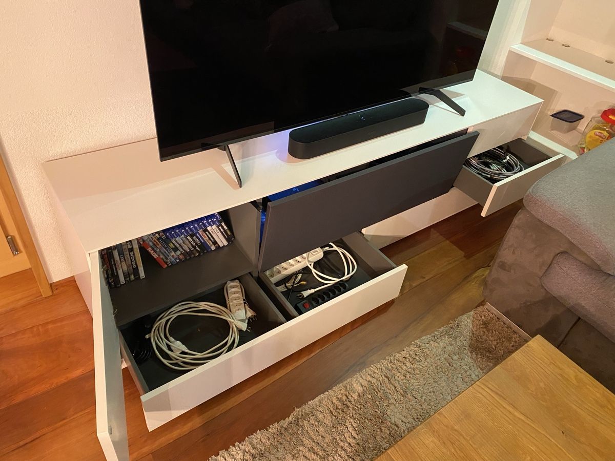 Livique Mobili TV: Fernsehmöbel – Usato da Kradolf venduto da mir_xwd8 2