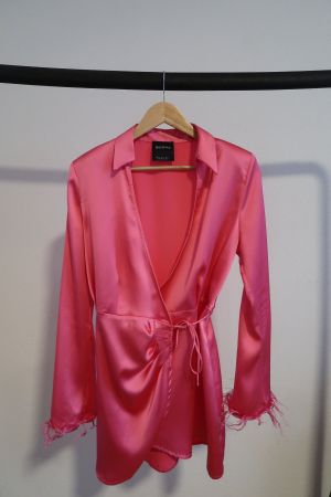 Bershka Satinbluse rosa – elegant & modern