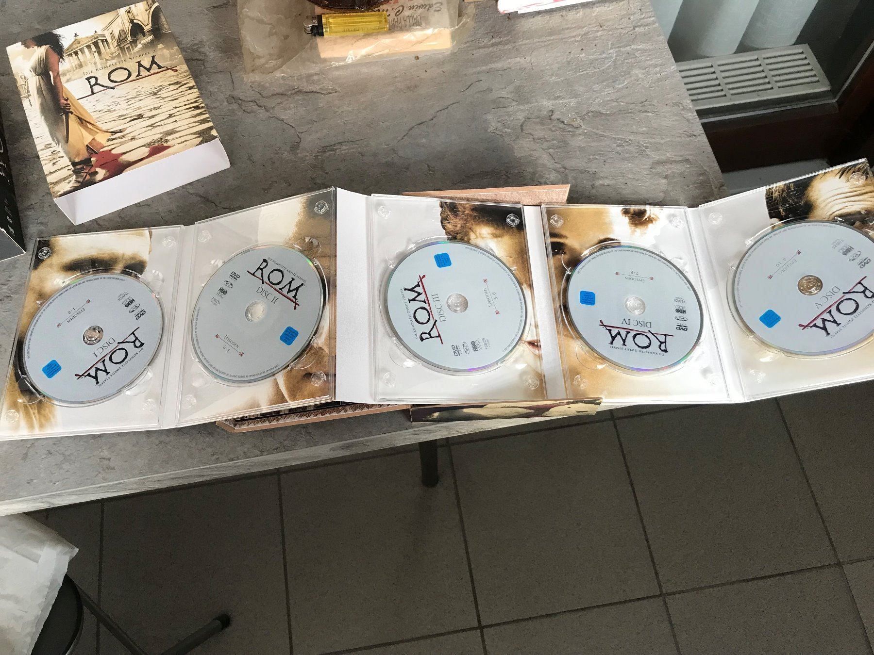 Tutti i DVDs: Rom I & 2 Staffel 99 Stunden Spieldauer – Nuovo (secondo la descrizione) da Arisdorf venduto da comestibles 5