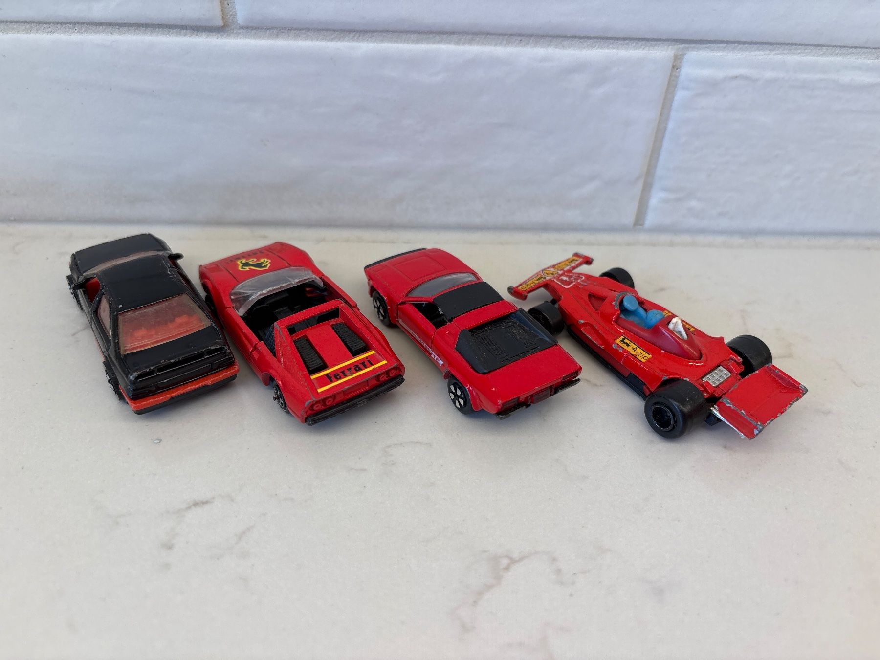 Hot Wheels Modellini d'auto: Lot de 4 petites voitures Ferrari état d'usage – Usato da Gollion venduto da Hampton 1
