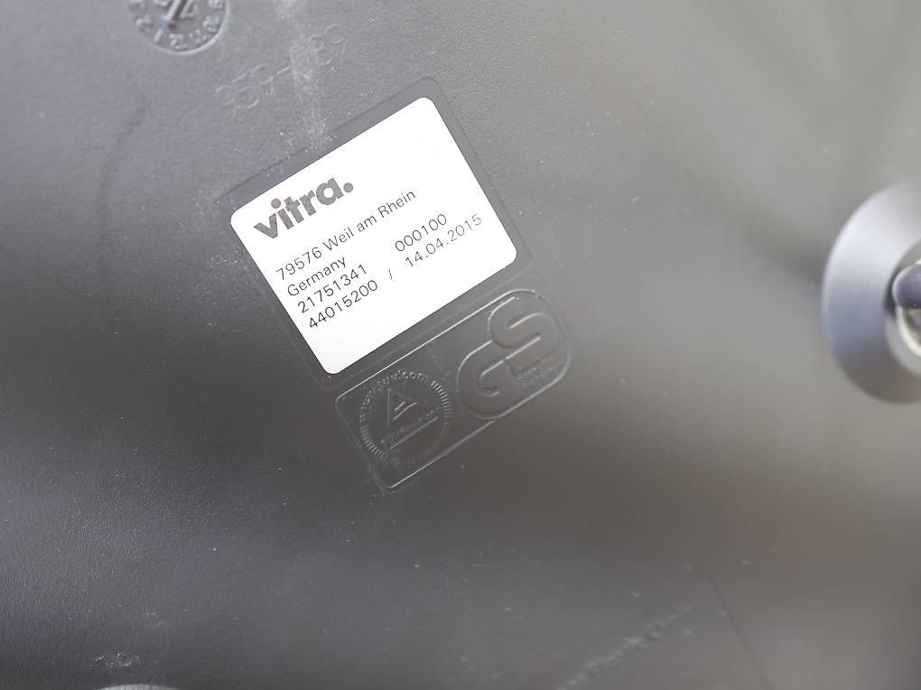 Vitra Sedie: Vitra Stühle von Eames im Set – Usato da Meinisberg venduto da atelier_TILIJA 9