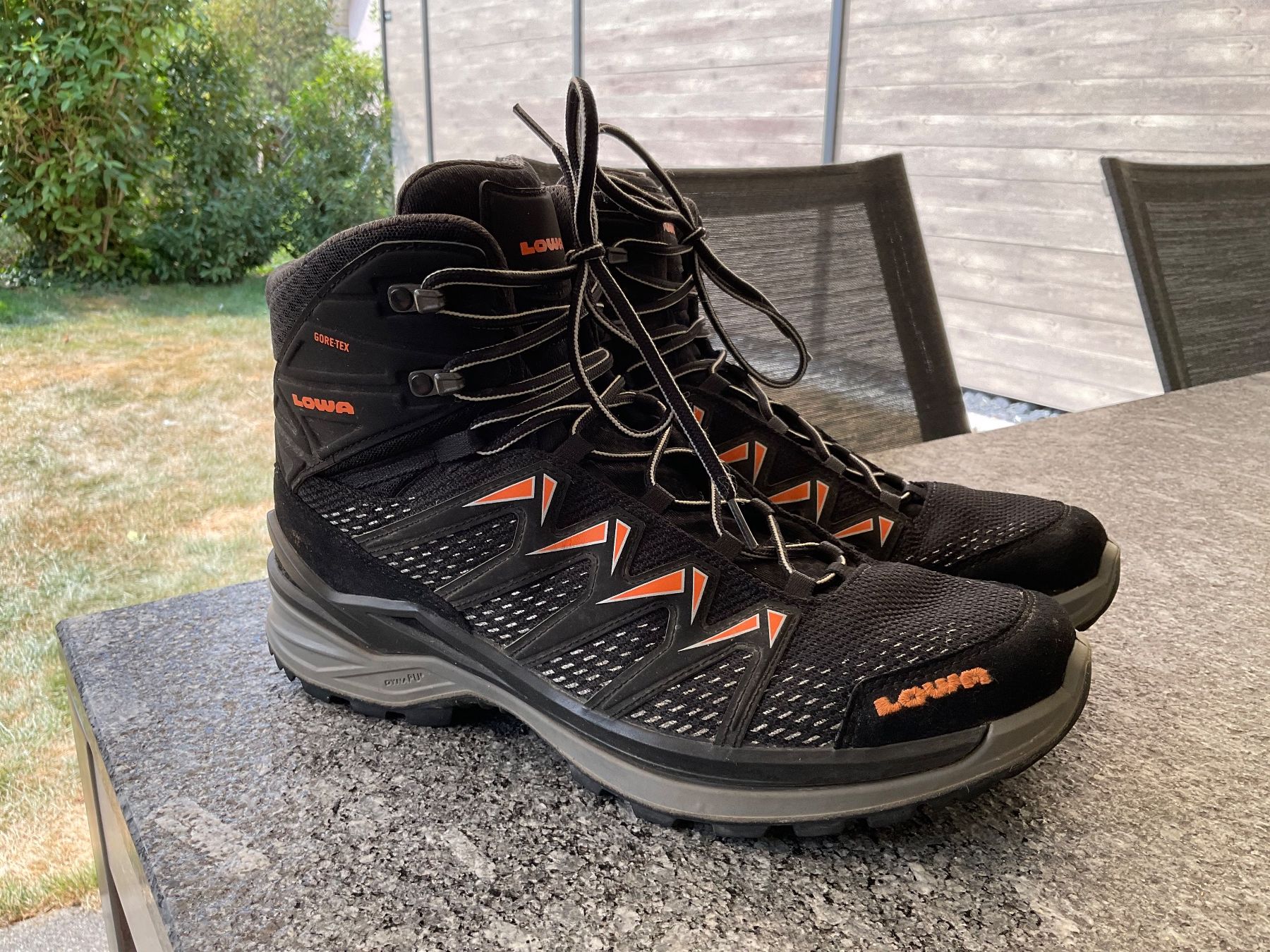 Lowa Scarpe da uomo: Lowa Wanderschuhe Grösse 44 1/2 – Usato da Kirchberg SG venduto da anfama