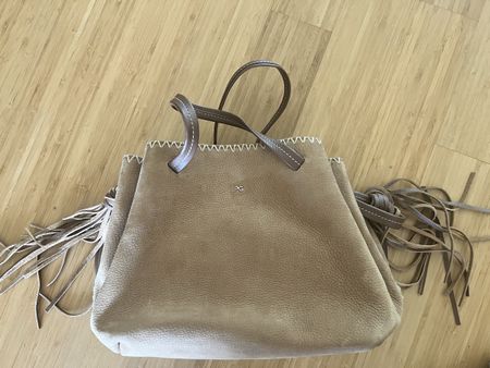 Sac à main beige avec franges en cuir