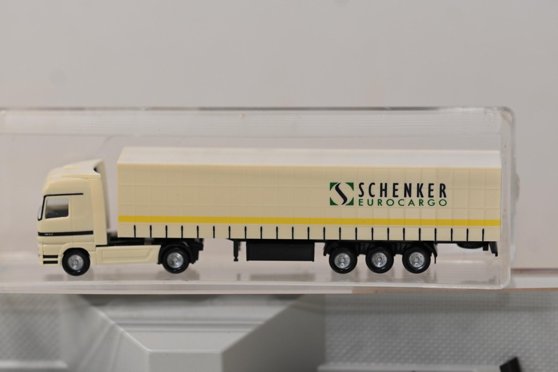 Fleischmann Modelleisenbahnen: Hupac Wagen Schenker   Fleischmann Spur N mit OVP – Gebraucht aus Laupen ZH von Zmoewe 4