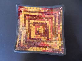Plat décoratif avec mosaïque
