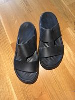 Crocs Pantoletten schwarz Grösse W7 gebrauchter Zustand