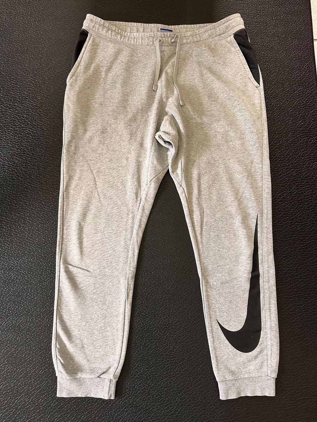 Nike Pantaloni: Nike Jogginghose, Trainingshose Grösse L – Usato da Illnau venduto da Xanny777