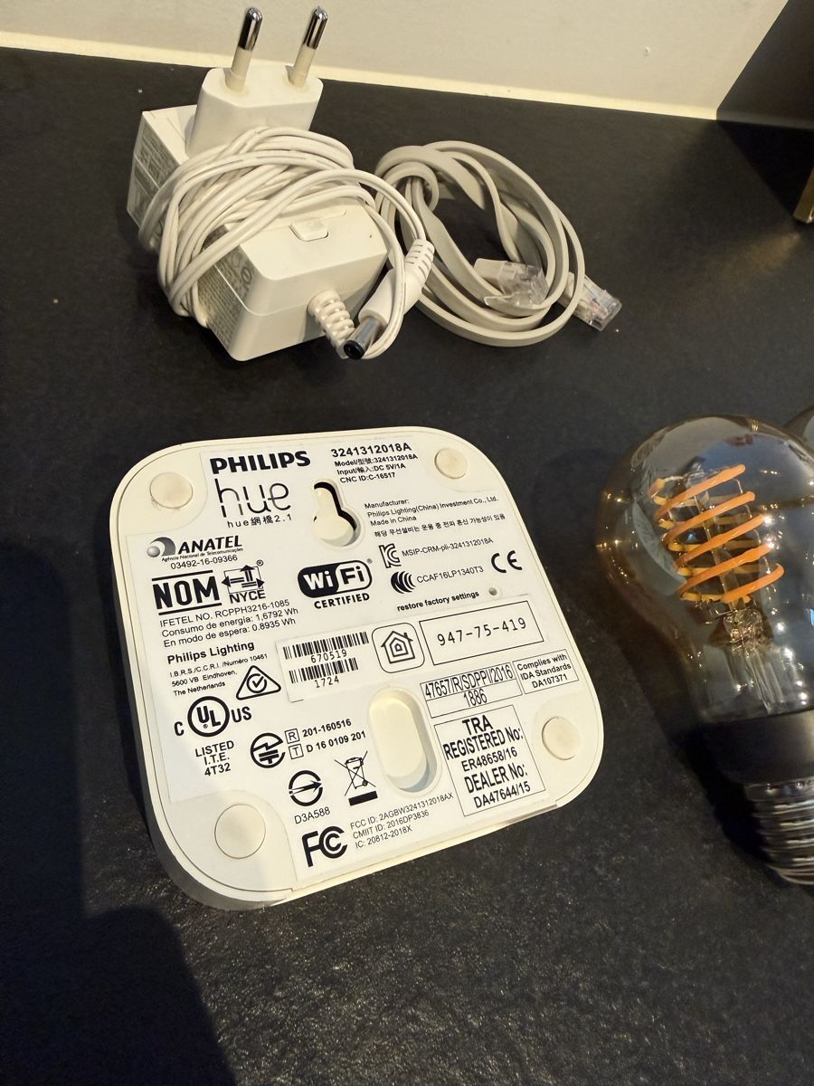 Philips Lampade: Philips Hue Bridge und 2x White – Usato da Weisslingen venduto da eizieiz87 1