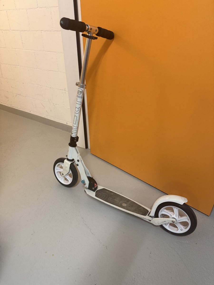 Micro Kickboard: Micro Scooter weiss gebraucht – Usato da Steinhausen venduto da Luxury_Limited 2