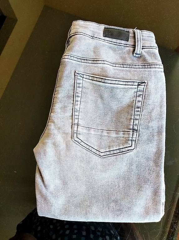 Pantaloni: NUOVI Jeans grigi taglia 164 – Usato da Bellinzona venduto da mar_b5cp