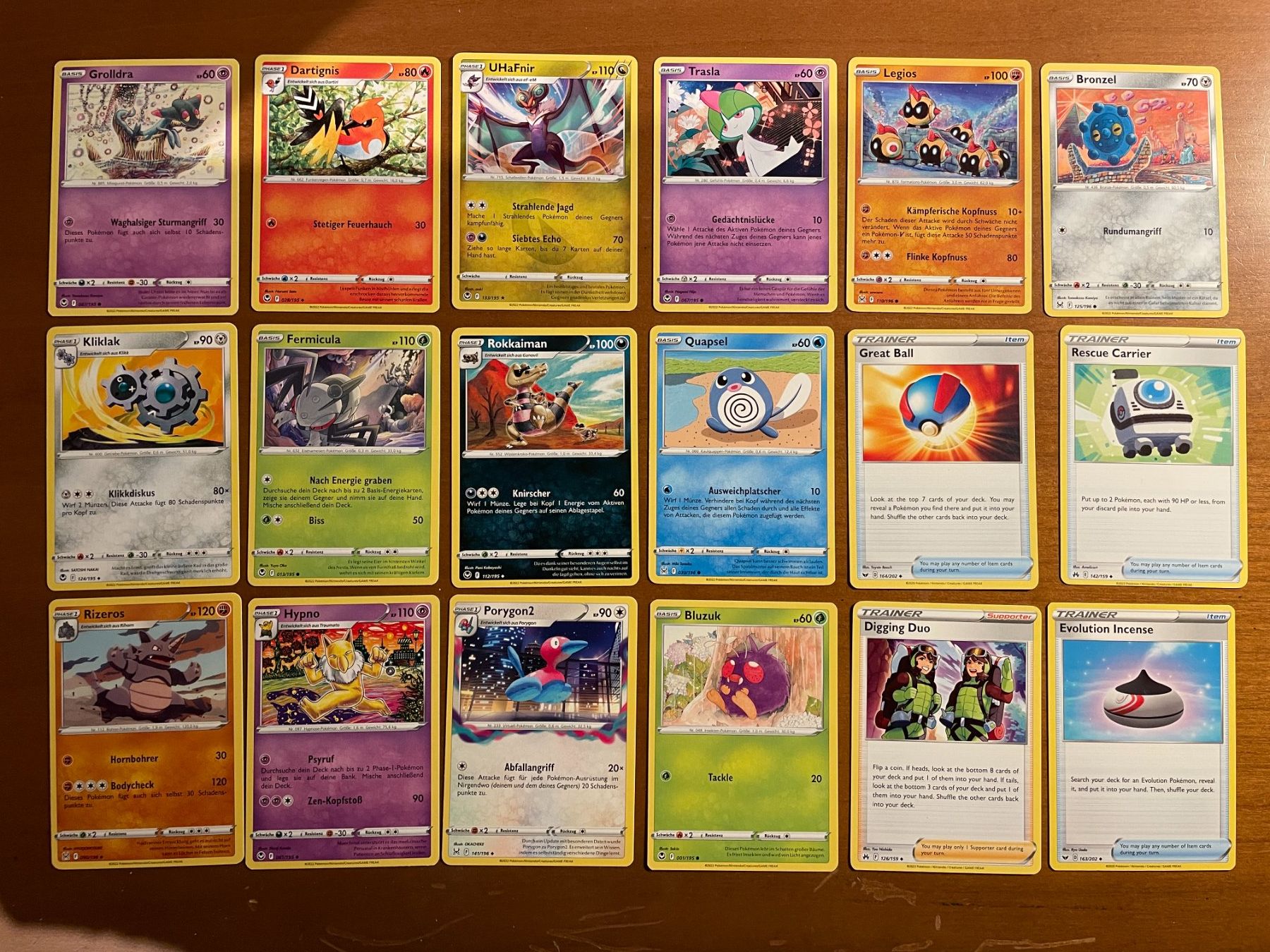 Pokémon Carte collezionabili: Pokemon Karten Set (Versand gratis) – Nuovo (secondo la descrizione) da Chur venduto da Angerson